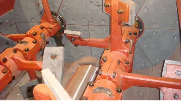 How High-Chromium Cast Iron (Cr26) Extends Twin-Shaft Mixer Liner Lifespan